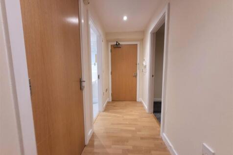 ENTRANCE/VESTIBULE