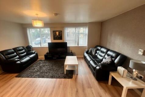 OPEN PLAN LOUNGE/KITCHEN