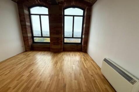 OPEN PLAN LOUNGE/KITCHEN