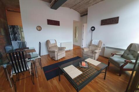 OPEN PLAN LOUNGE/KITCHEN