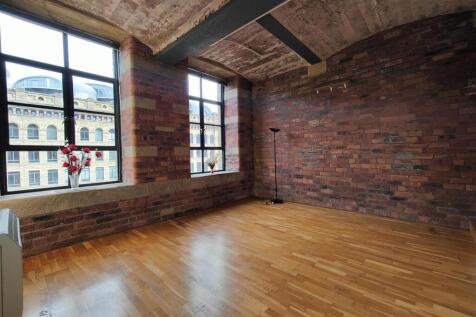 OPEN PLAN LOUNGE/KITCHEN