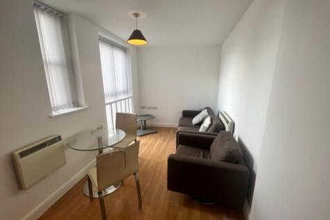 OPEN PLAN LOUNGE/KITCHEN