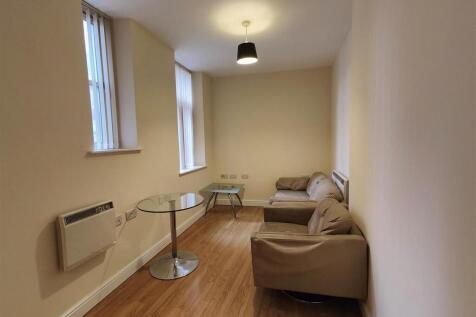 OPEN PLAN LOUNGE/KITCHEN