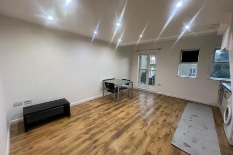 OPEN -PLAN LOUNGE/KITCHEN