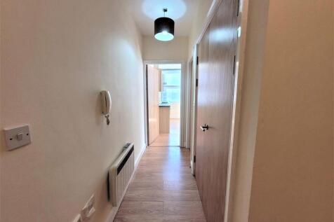 ENTRANCE/VESTIBULE