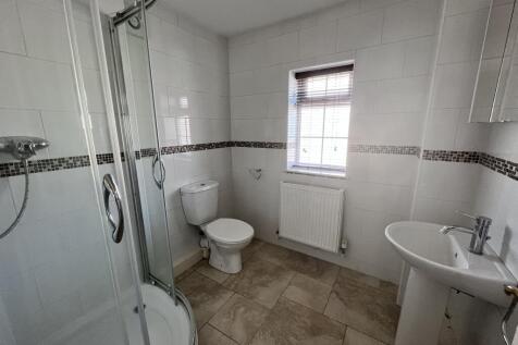 Family Bathroom (Downstairs)