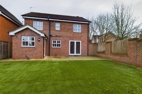 A four bedroom detached house - To Let