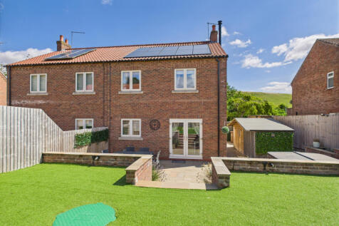A three bedroom house - To Rent