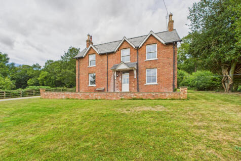 A four bedroom house - To Rent