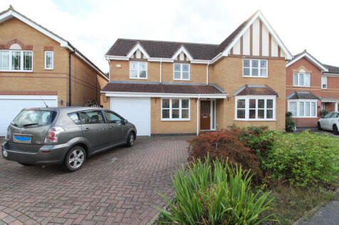 Spacious five bedroom detached house in quiet loc