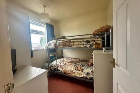 Bedroom 2 (2).jpg