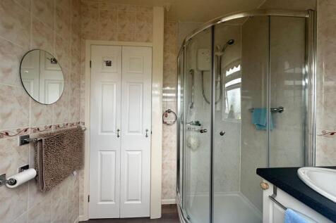 Shower room (2).jpg