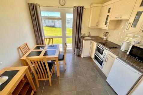 Kitchen/Dining Area
