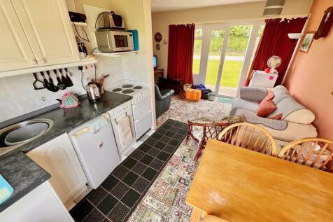 Kitchen/Dining Area
