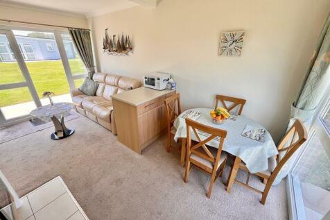 Kitchen/Dining  Area