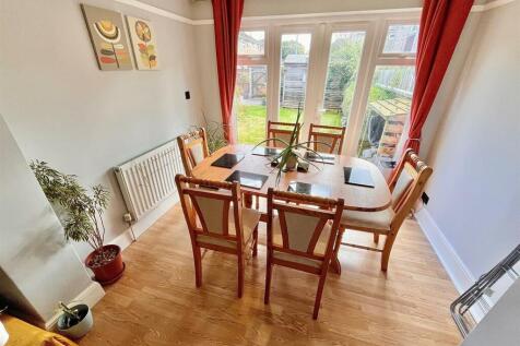 Sitting/Dining Room