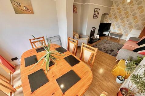 Sitting/Dining Room