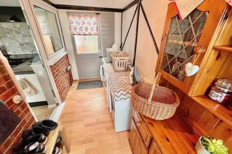 Side Entrance Porch/Utility