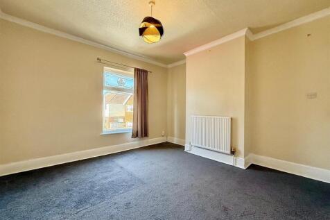 Bedroom 1.jpg