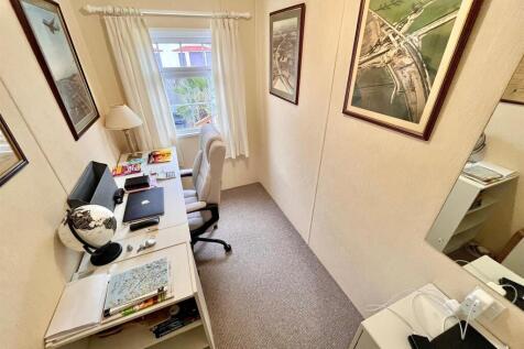 Bedroom 3/Study