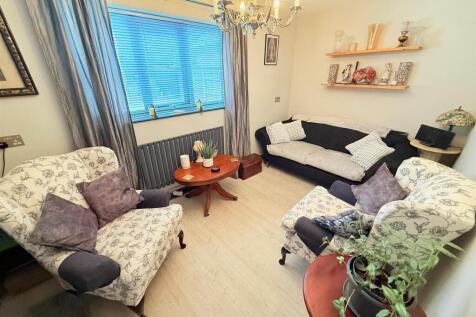 Dining Room/Bedroom 4