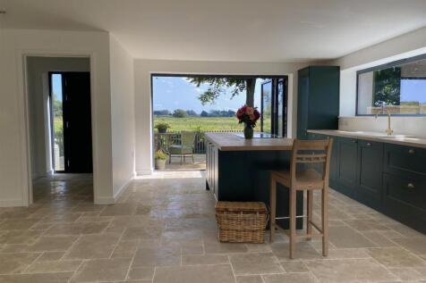 2 kitchen view.JPG