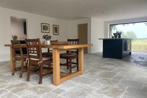 7 Dining area.jpeg