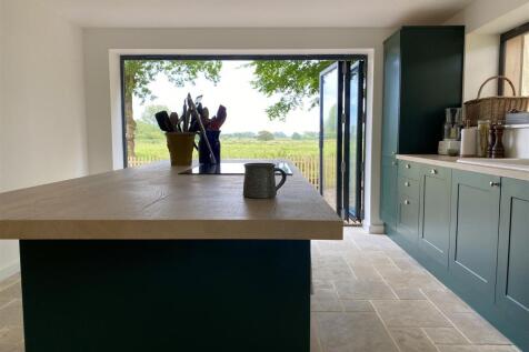 8 Kitchen island.JPG