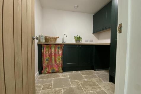 17 Utility room.JPG