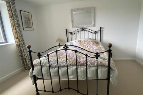 18 Bedroom 2.JPG
