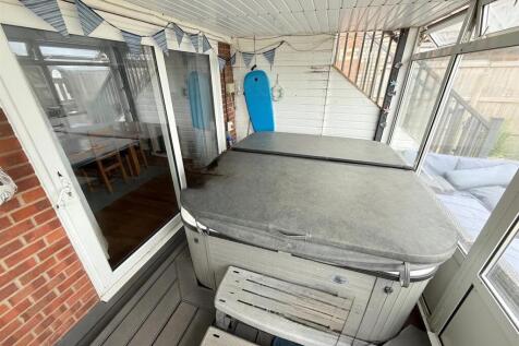 Conservatory/Hot Tub Room