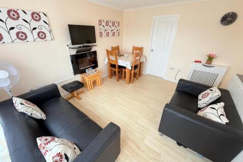 Living/Dining Area