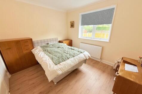 Bedroom 2 (2).jpg