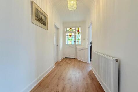 Entrance hall.jpg