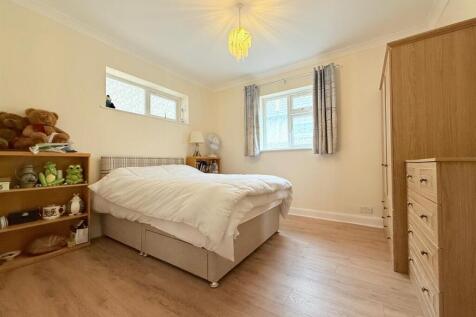Bedroom 1.jpg