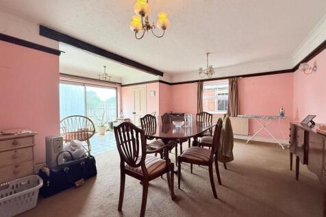 Sitting/Dining Room