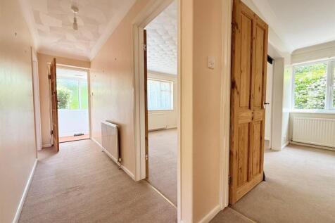 Entrance hall.jpg