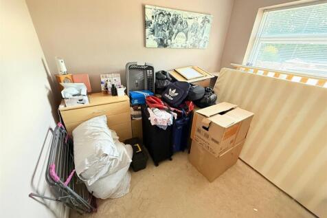 Bedroom 1.jpg