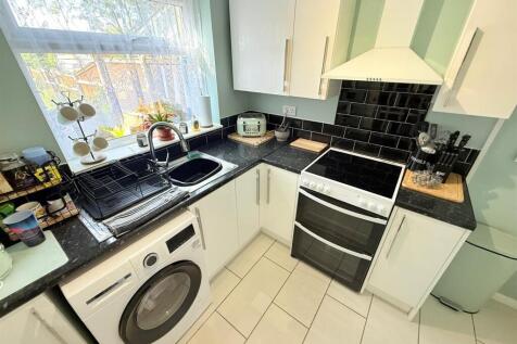Kitchen 2.jpg