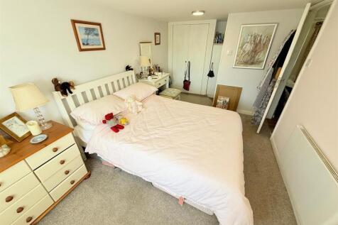 Bedroom 1.jpg