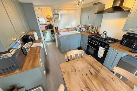Kitchen 2.jpg
