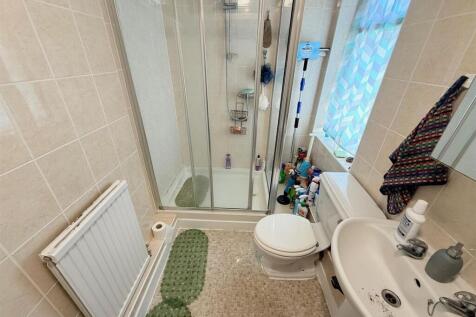 Bathroom 1.jpg