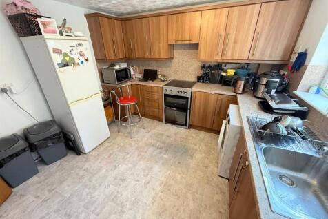 Kitchen 2.jpg