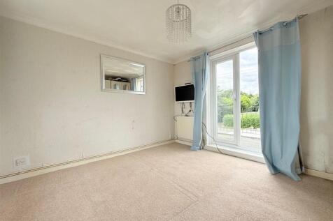 bedroom 1 img 2.jpg