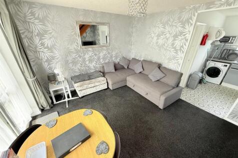 Living room 3.jpg