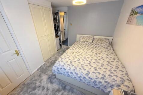 Bedroom 1 img 2.jpg