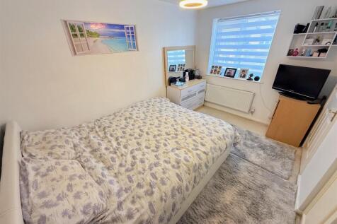 Bedroom 1.jpg