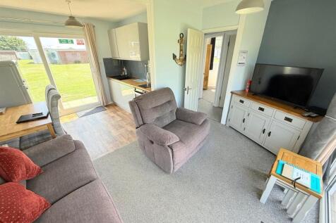 Living room 2.jpg