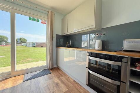 Kitchen 2.jpg