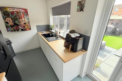 Kitchen 2.jpg